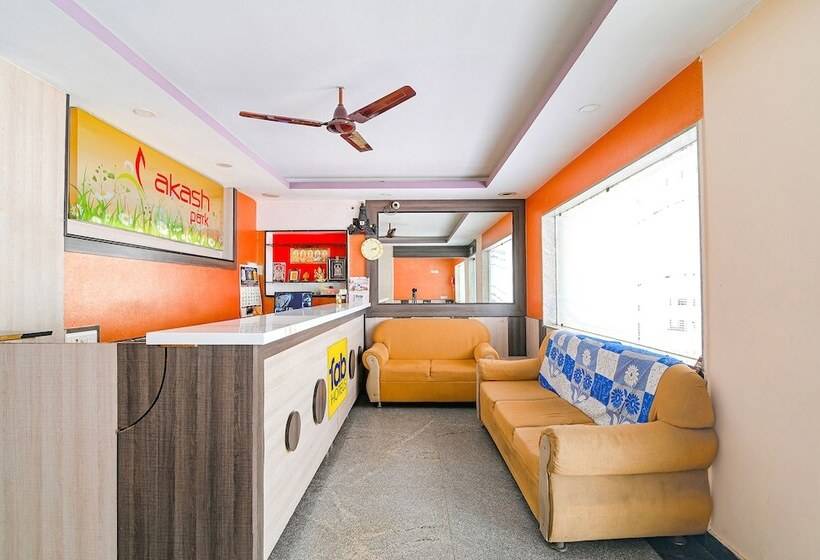 Retkeilymaja Fabhotel Vrj Residency   Nr Chennai Trade Center & St Thomas Mount