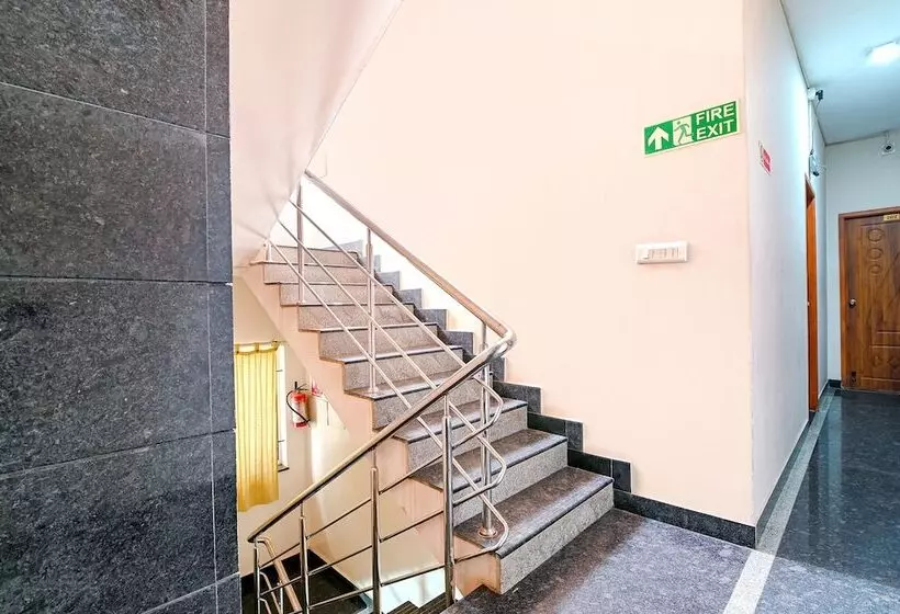 Retkeilymaja Fabhotel Vrj Residency   Nr Chennai Trade Center & St Thomas Mount