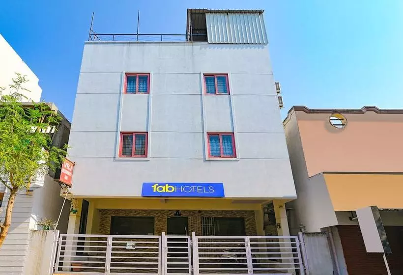 Retkeilymaja Fabhotel Vrj Residency   Nr Chennai Trade Center & St Thomas Mount