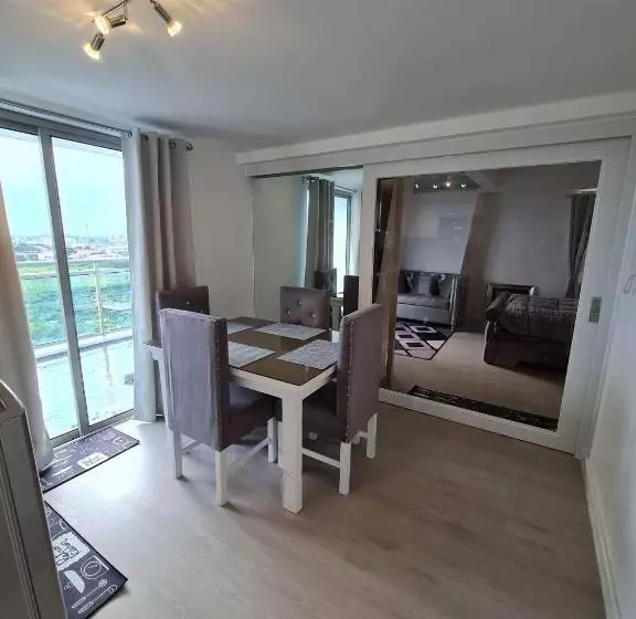 تختخواب و صبحانه Family Room 1br Huge Balcony In Azure North