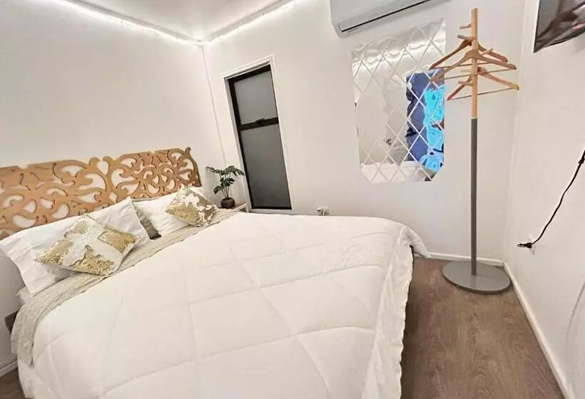 Hotelli Alojamiento En Villa Alemana Golden House Con Opción A Uso De Jacuzzi