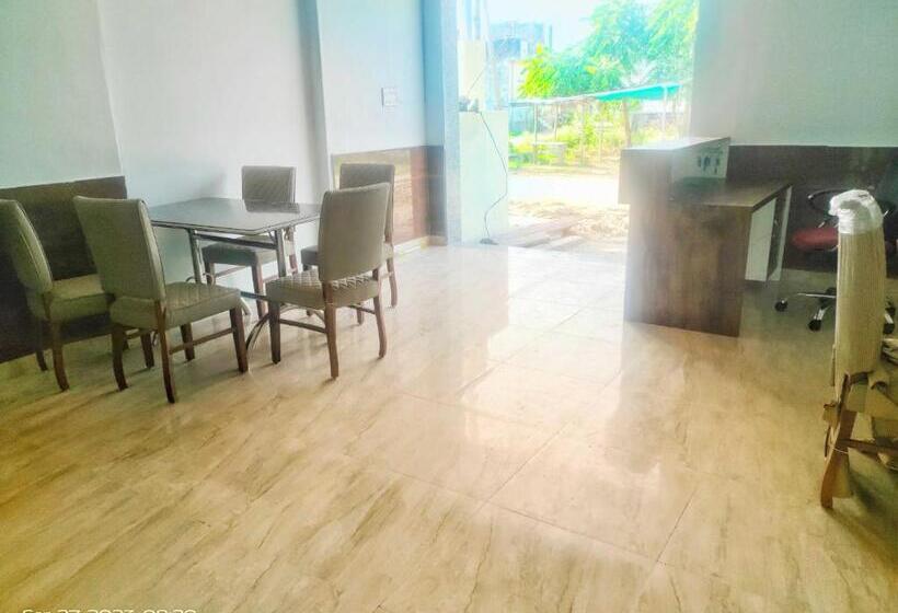 هتل Nidhivan Guest House