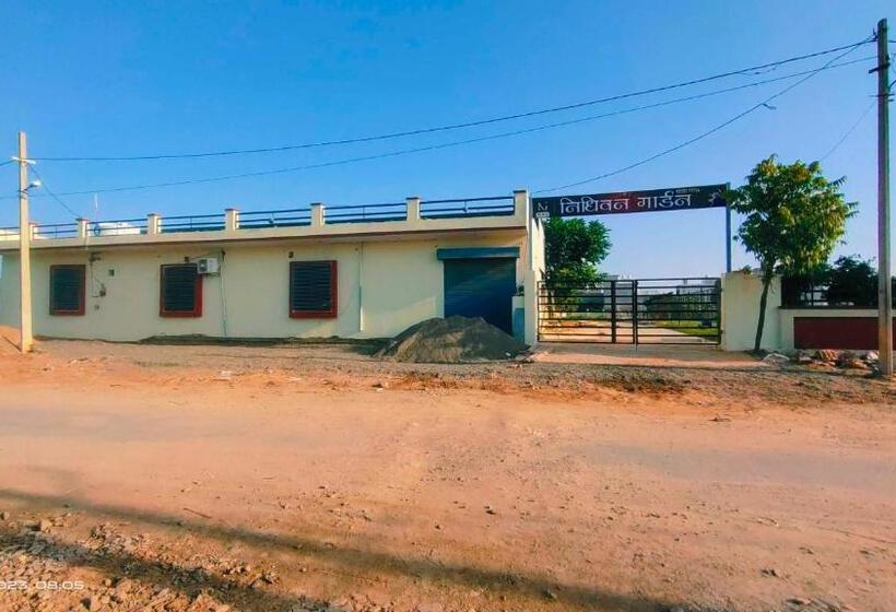 هتل Nidhivan Guest House