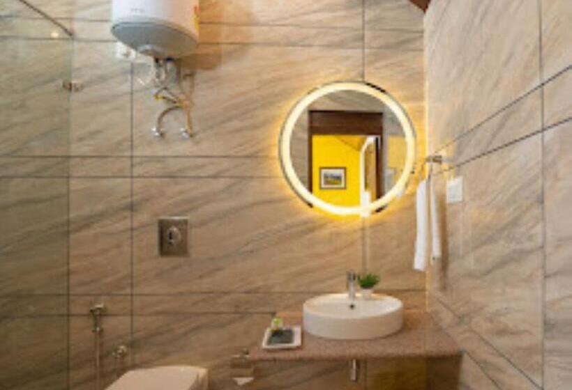 בית מלון כפרי Woodrina Shimla