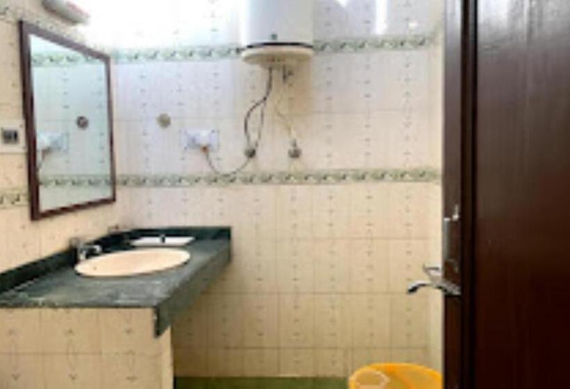 בית מלון כפרי Woodrina Shimla