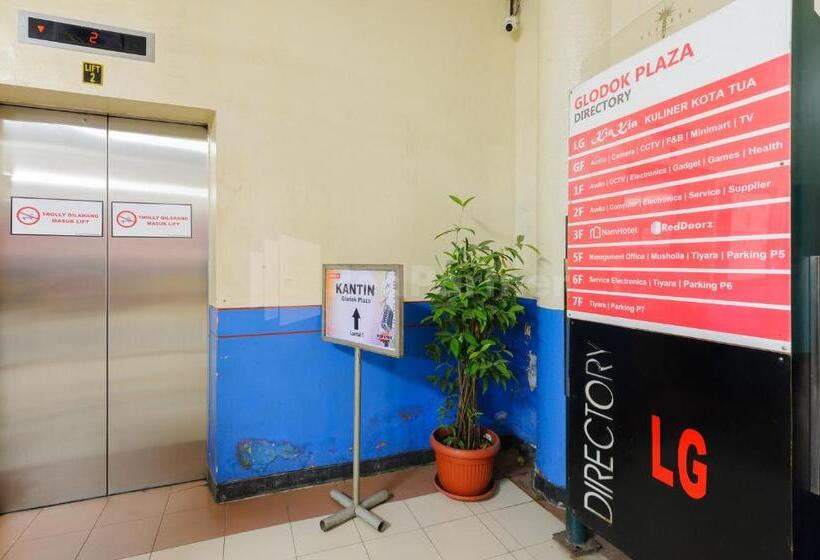 Namroom Hotel Glodok Mitra Reddoorz