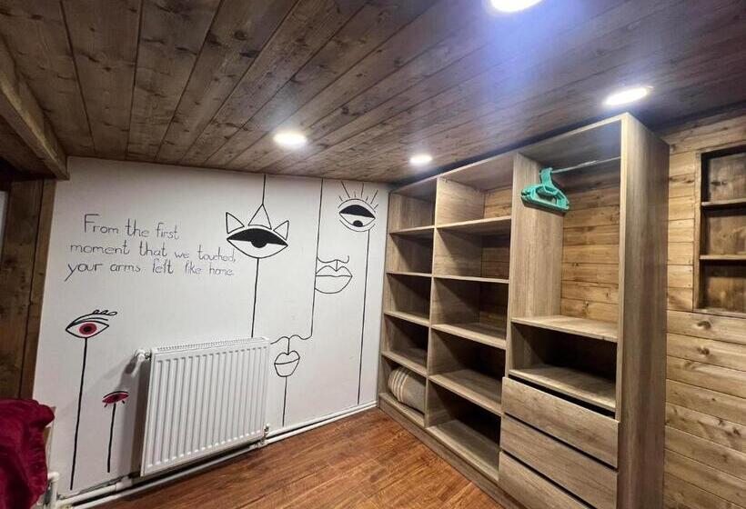 پانسیون Maia`s Guest House