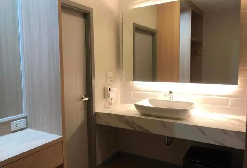 ホテル โรงแรม เดอะโมเดล การ์เด้น