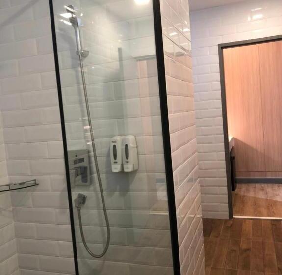 호텔 โรงแรม เดอะโมเดล การ์เด้น