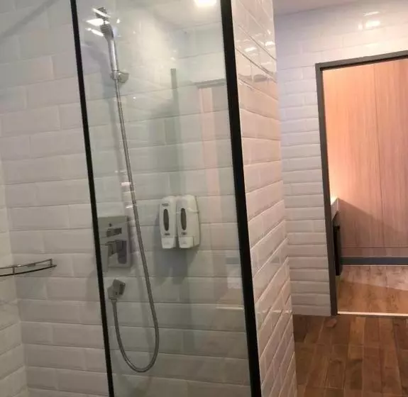 ホテル โรงแรม เดอะโมเดล การ์เด้น