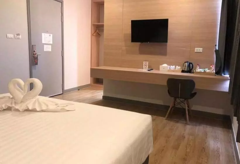 ホテル โรงแรม เดอะโมเดล การ์เด้น