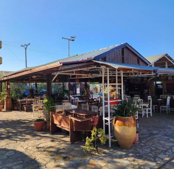 酒店 Bujtina Syni Zi Keshtjella   Shengjin