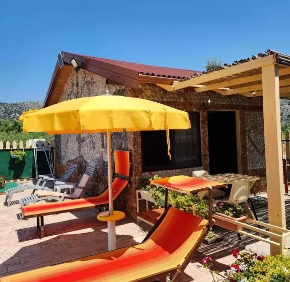 ホテル Bujtina Syni Zi Keshtjella   Shengjin