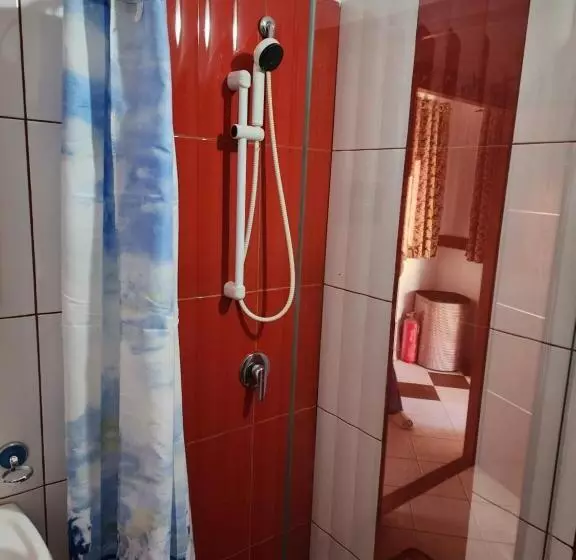 ホテル Bujtina Syni Zi Keshtjella   Shengjin