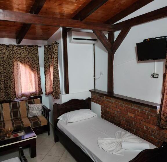 酒店 Bujtina Syni Zi Keshtjella   Shengjin