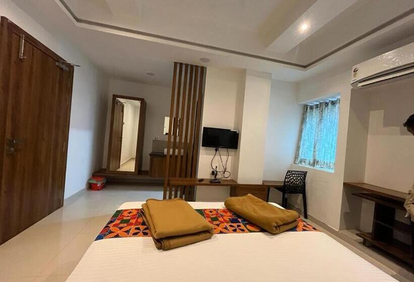 فندق Hira Palace, Gargoti