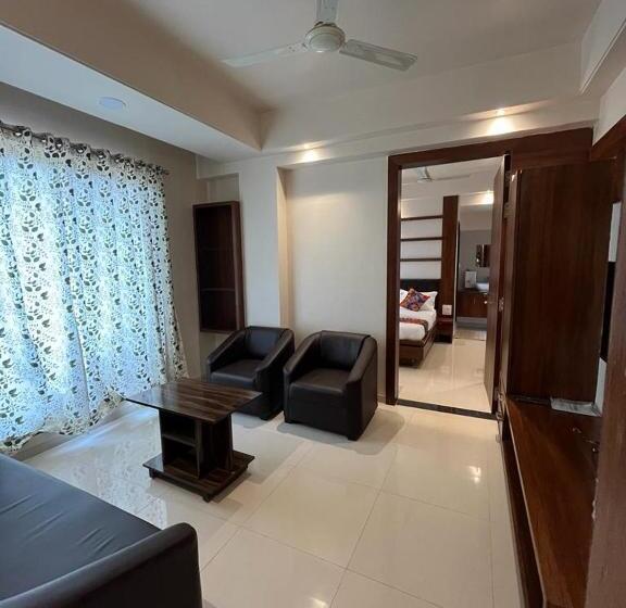 فندق Hira Palace, Gargoti