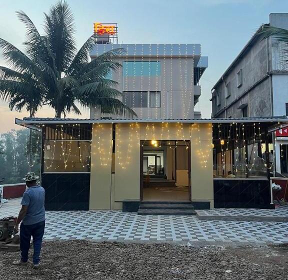 فندق Hira Palace, Gargoti