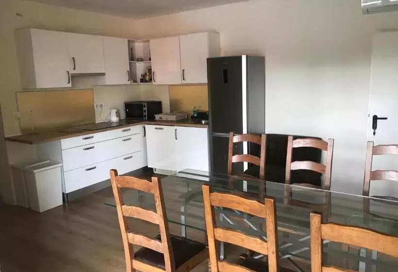 هتل Vv Way   Lisica Zvitorepka