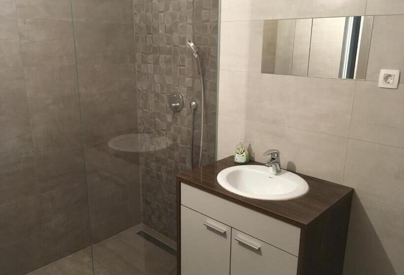 هتل Vv Way Lisica Zvitorepka