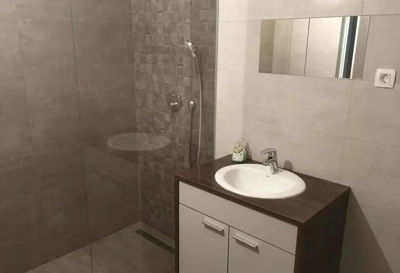 هتل Vv Way   Lisica Zvitorepka