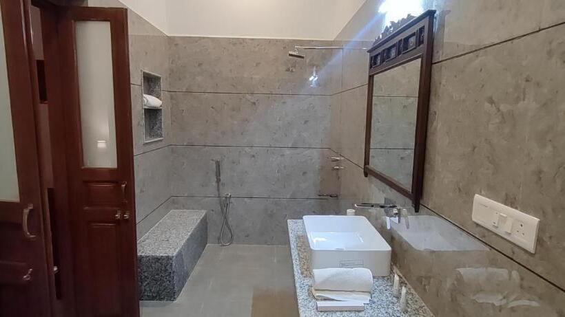 Hotel Sariska Nature Estate