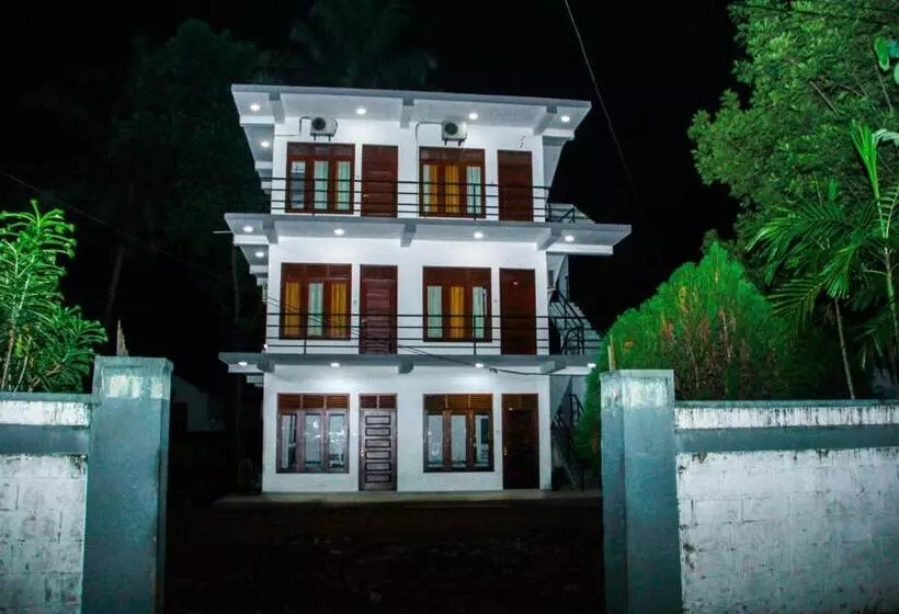 ホテル Saimon Villa