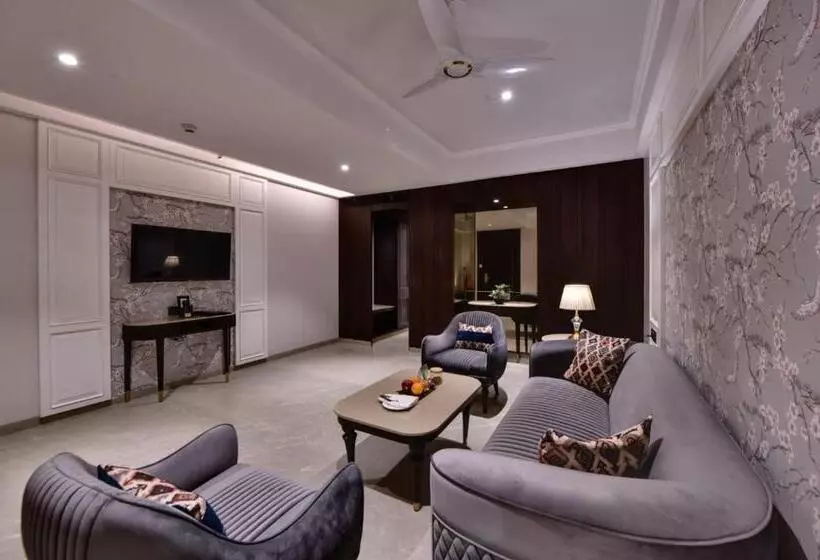 ホテル The Fern Shelter Resort Palghar