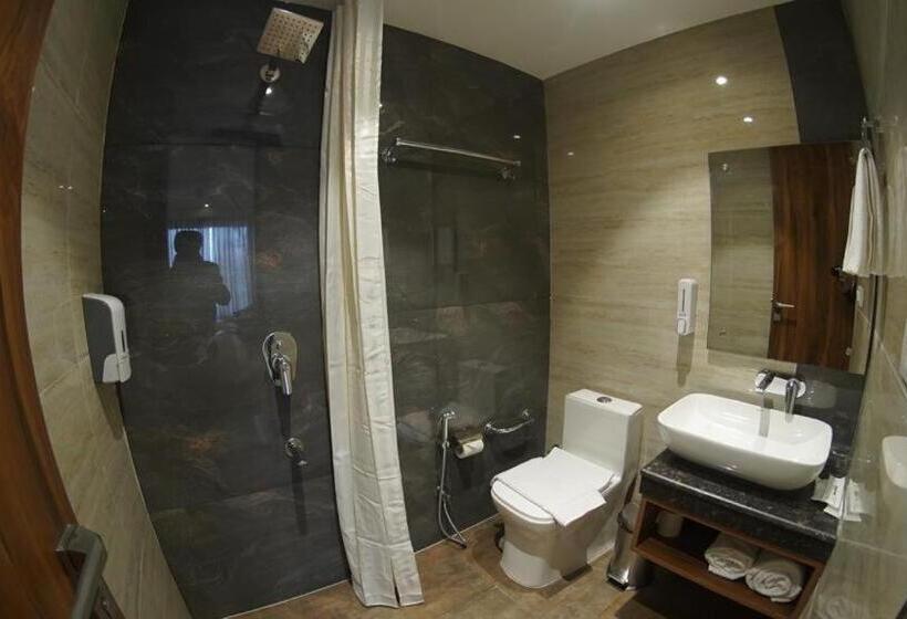 Отель The Manor House Boutique Stays