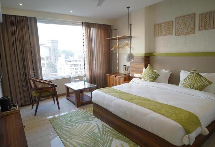 Отель The Manor House Boutique Stays