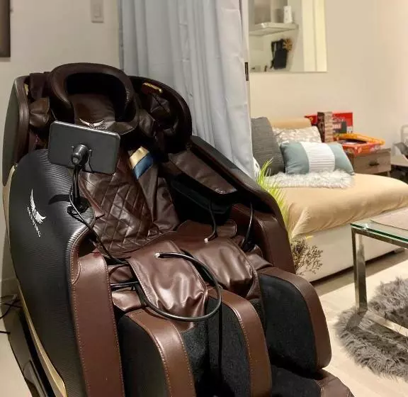 1 Bedroom Unit With Massage Chair, Karaoke, Smart Tv At Azure Urban Resort