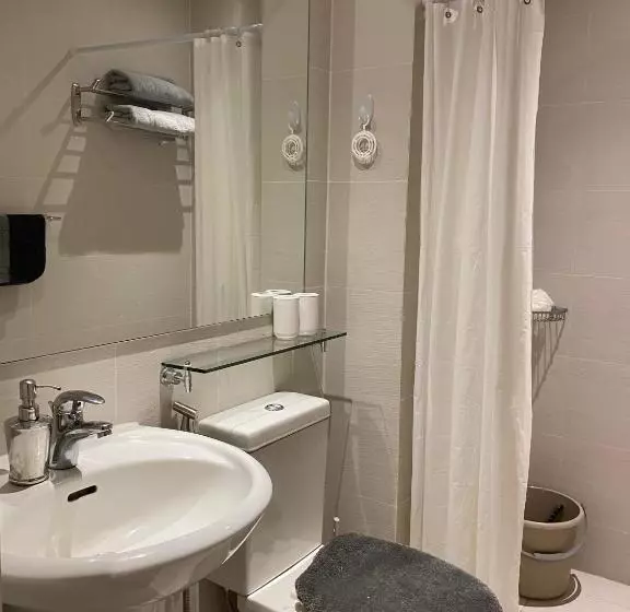 1 Bedroom Unit With Massage Chair, Karaoke, Smart Tv At Azure Urban Resort