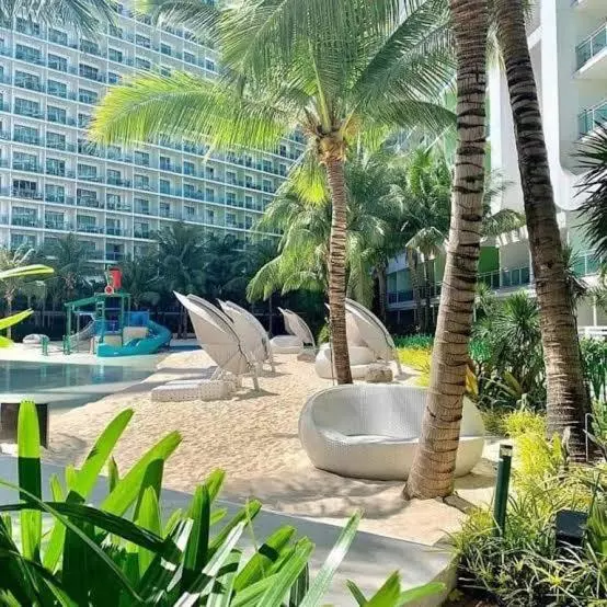 1 Bedroom Unit With Massage Chair, Karaoke, Smart Tv At Azure Urban Resort