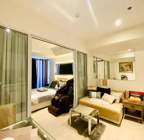 1 Bedroom Unit With Massage Chair, Karaoke, Smart Tv At Azure Urban Resort