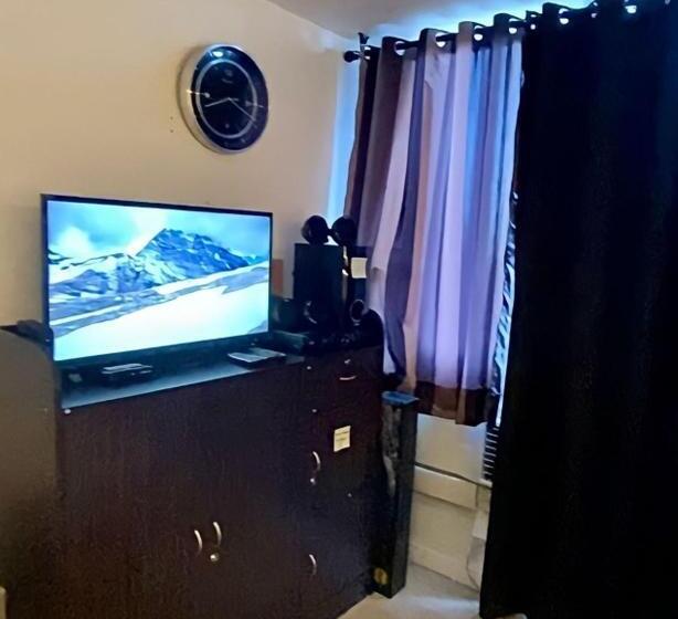 1 Bedroom Unit With Massage Chair, Karaoke, Smart Tv At Azure Urban Resort