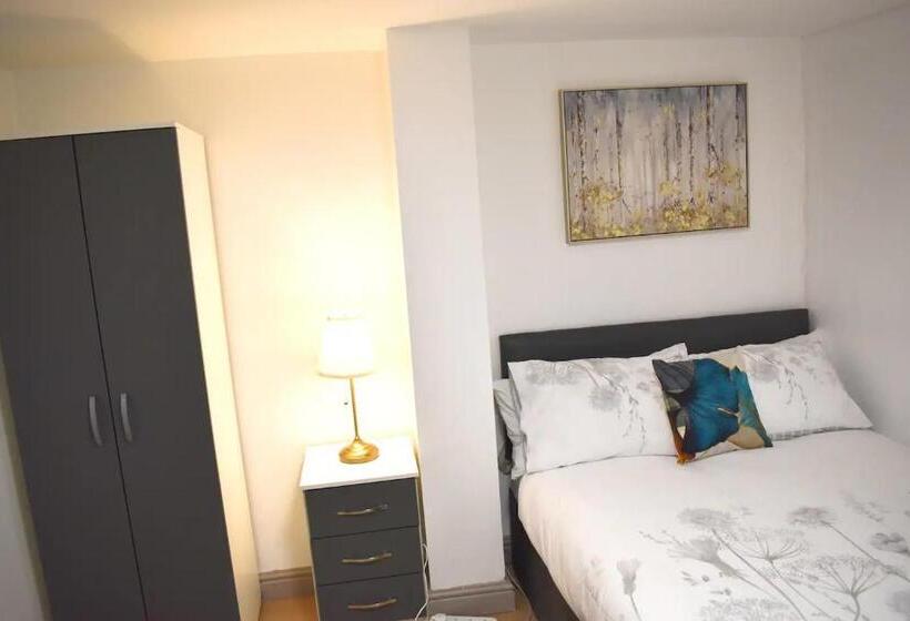 بنسيون Birmingham City Centre Apartment Room Near China Town