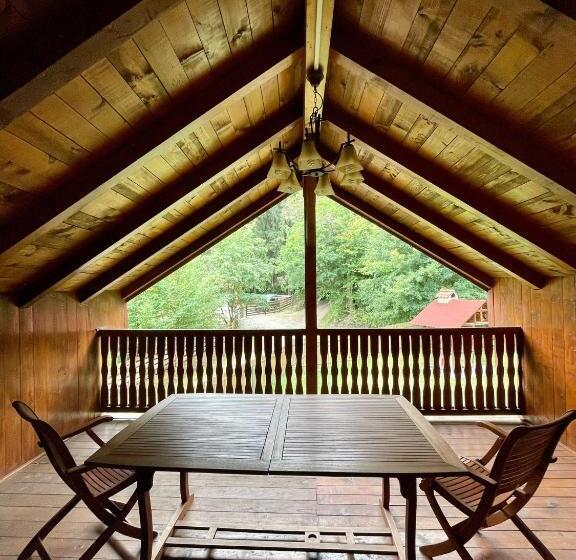 پانسیون Casa Fenyves Vendégház