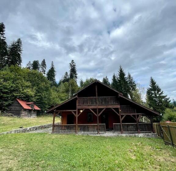 پانسیون Casa Fenyves Vendégház