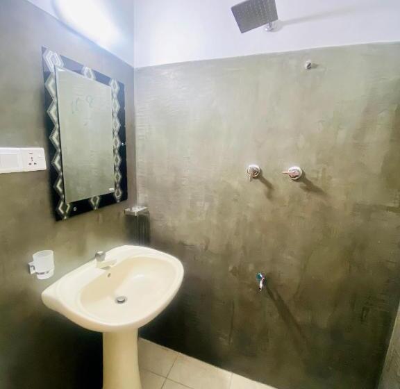 بنسيون Jungle Beach Inn