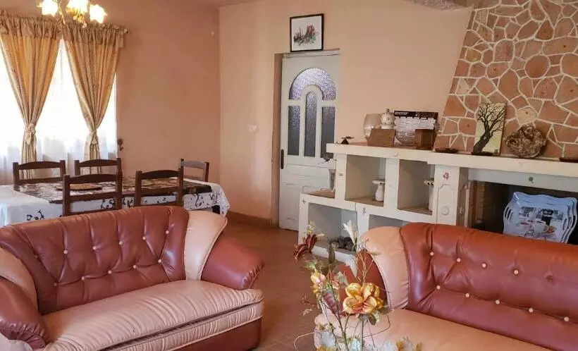 تختخواب و صبحانه Antsaly