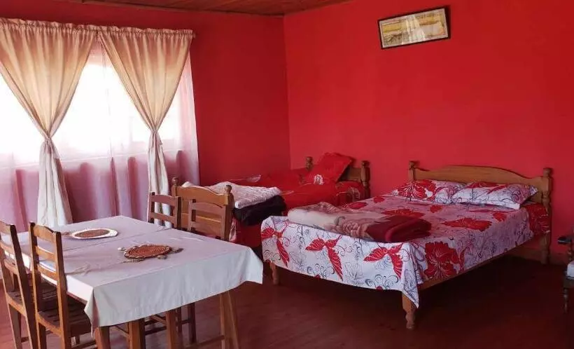 تختخواب و صبحانه Antsaly