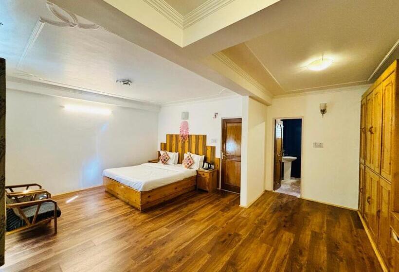 تختخواب و صبحانه The Mystical Cascade Villa