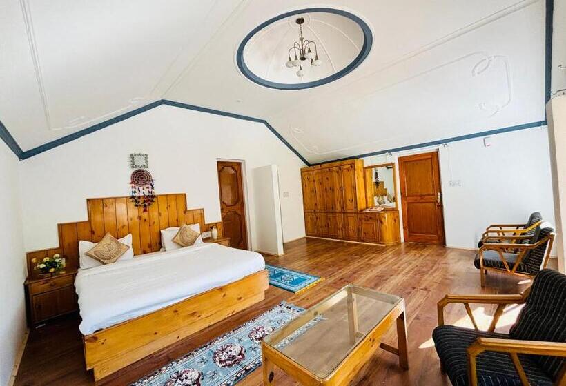 تختخواب و صبحانه The Mystical Cascade Villa