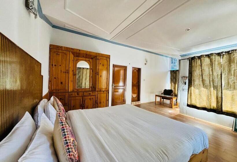 تختخواب و صبحانه The Mystical Cascade Villa