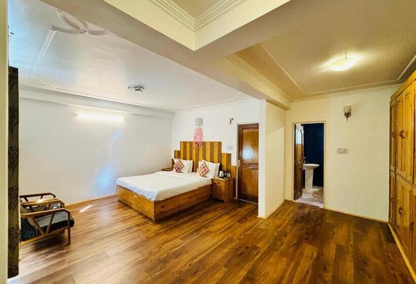 تختخواب و صبحانه The Mystical Cascade Villa