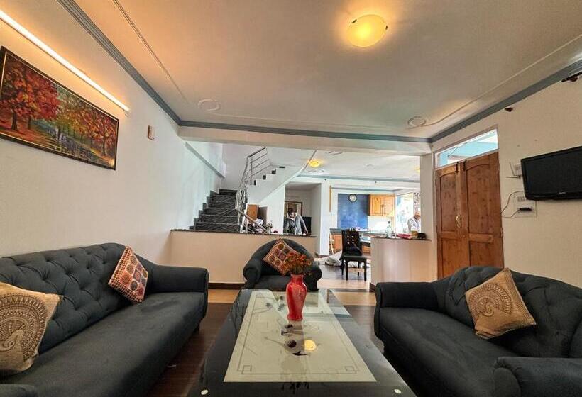 تختخواب و صبحانه The Mystical Cascade Villa