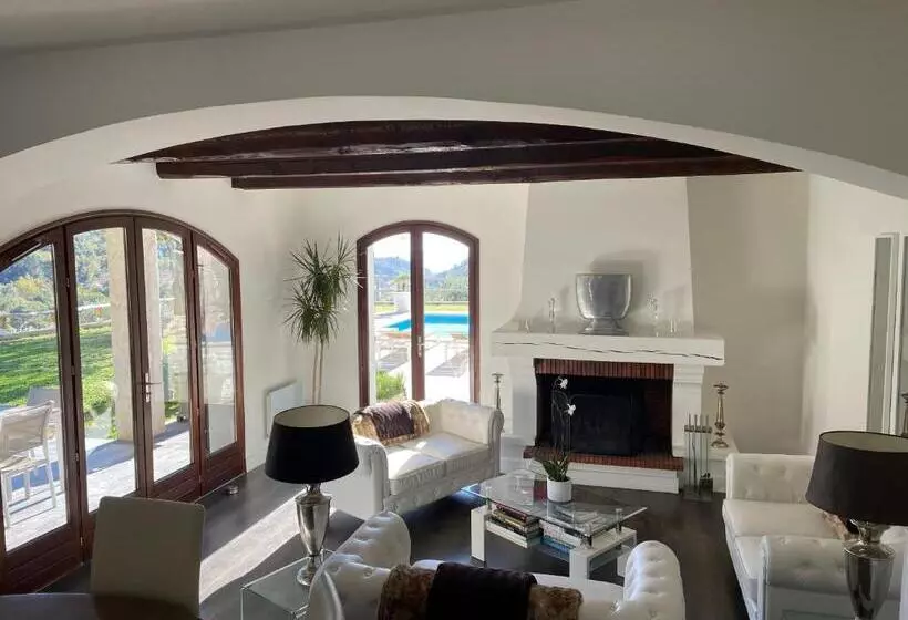 Bed & Breakfast At Villa Monti