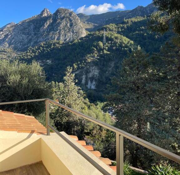 Bed & Breakfast At Villa Monti