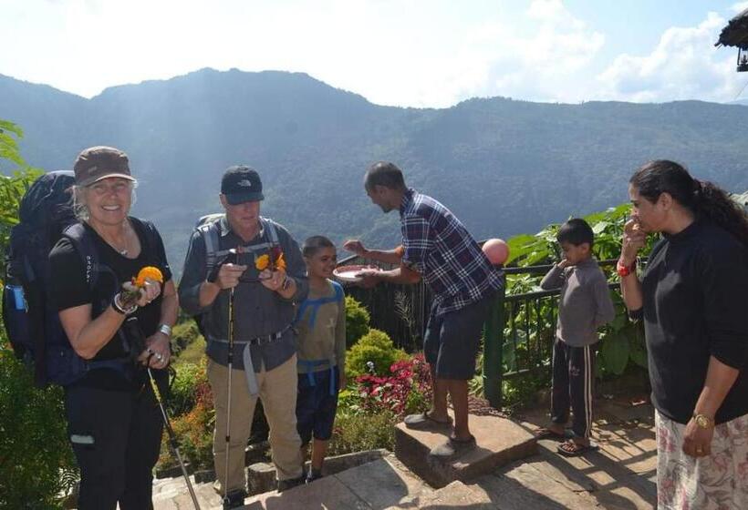 هتل Astam Farm House Homestay