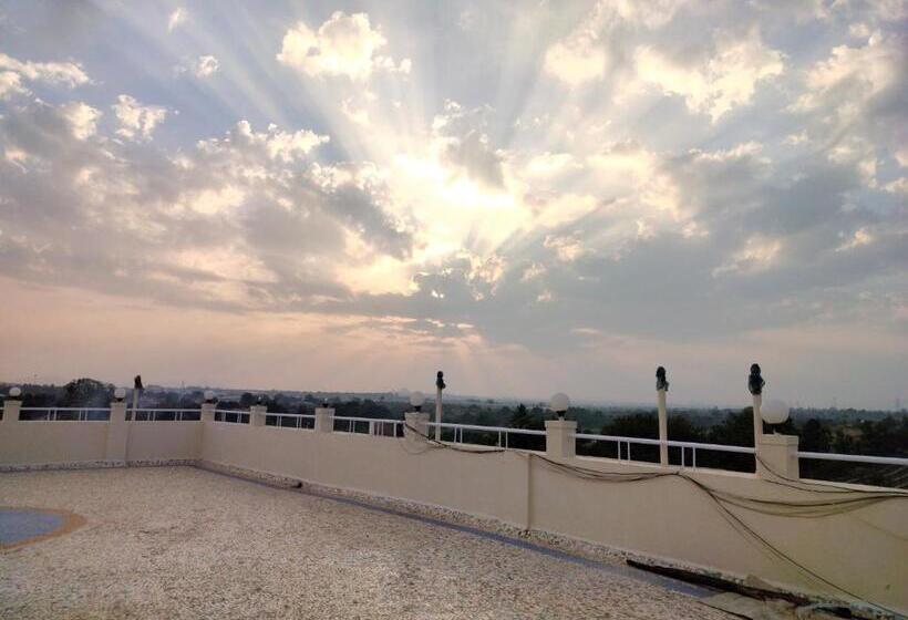 Fabhotel Green Valley I